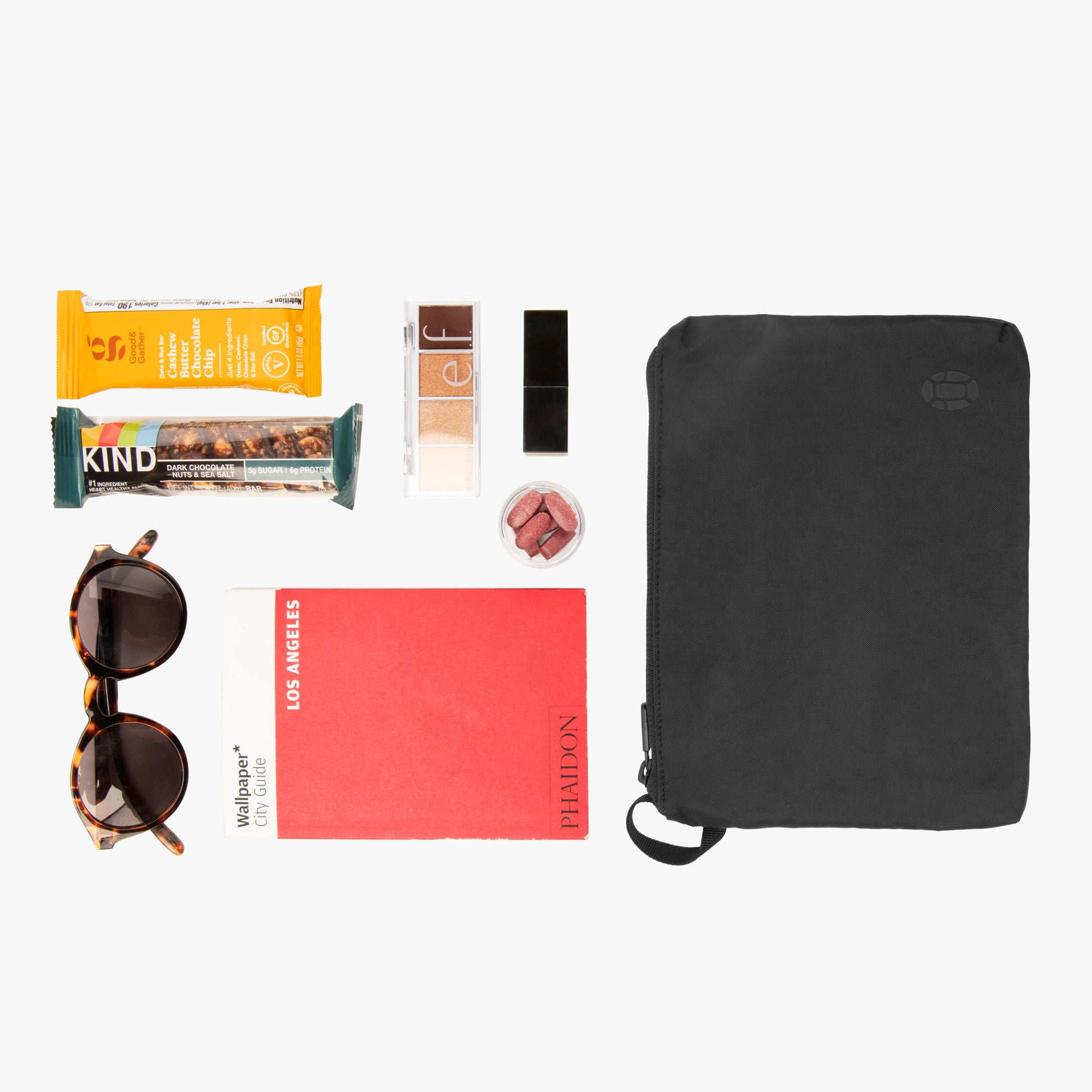 Daily essentials in the medium pouch