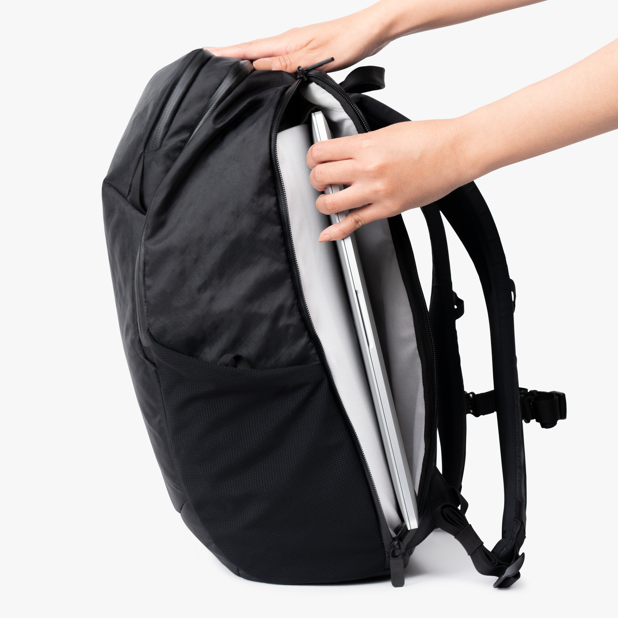 main compartment opens almost the entire width of the backpack