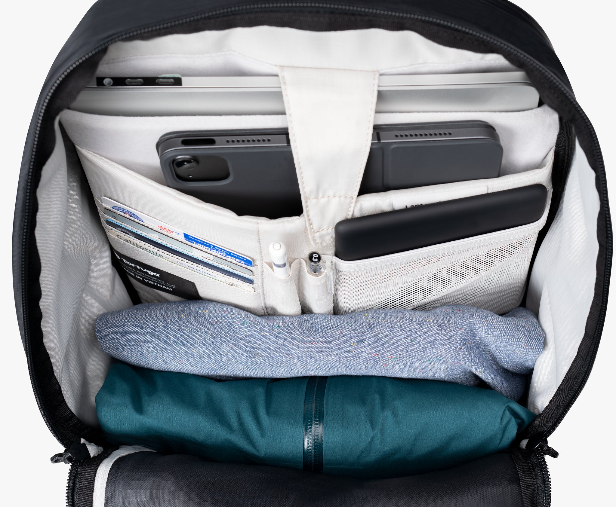 main compartment opens almost the entire width of the backpack