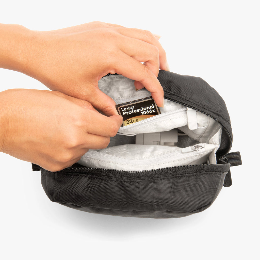 TRIPPED Travel Gear Tech Bag Organizer – Kleine Elektronik-Organizer-Tasche  für Reisen – Premium-Reisetasche mit Lederakzenten – Netztasche für Kabel