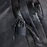 Lockable zippers to keep your stuff safe (lock not included)